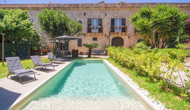 A prestigious historic estate with a pool, in Segesta, near the beach in Alcamo