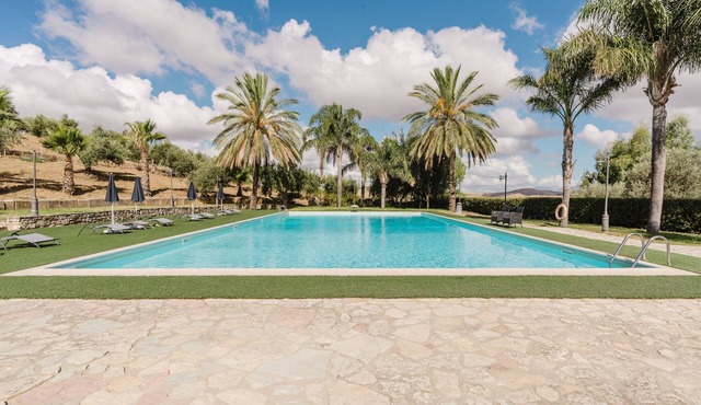 Agriturismo Ponte Calatrasi Room 'Relax 12' with shared pool, Wi-Fi and air conditioning