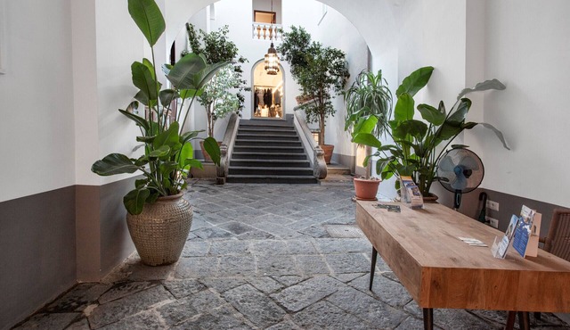 AMORE RENTALS - Casa La Maisonette with Air Conditioning, Balcony and Internet WI-FI