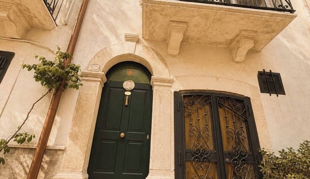 An artist's home near the sea. Design, Art, and Relaxation in the Heart of Puglia. in Mola di Bari