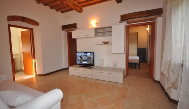 Apartment with a garden, 8 minutes from the beach in Forte dei Marmi in Ripa- Pozzi-Ponterosso