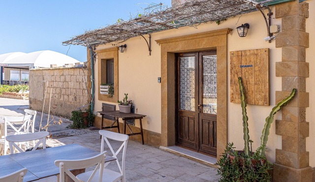Apartment 'Casamari in the Center of Marzamemi' with Wi-Fi and Air Conditioning