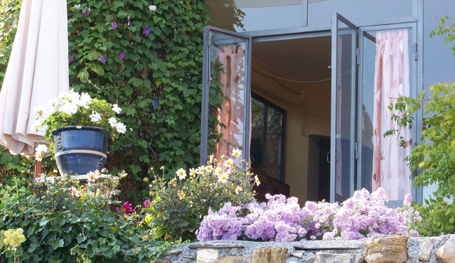 Apartment in a summer retreat with a stunning view and a garden in Prelà