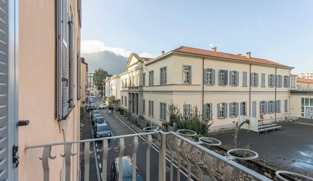 Apartment in Como with 2 bedrooms sleeps 6 in Como