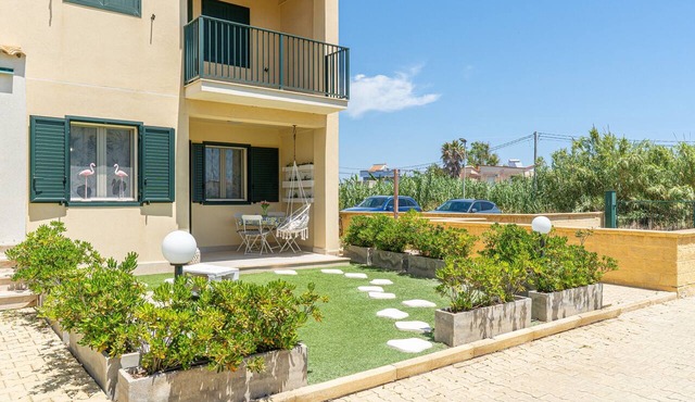 Apartment 'La Casa Di Chloe' with Wi-Fi and Air Conditioning