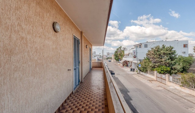Apartment 'Lucia' with Sea View, Private Terrace and Air Conditioning in Torre Lapillo