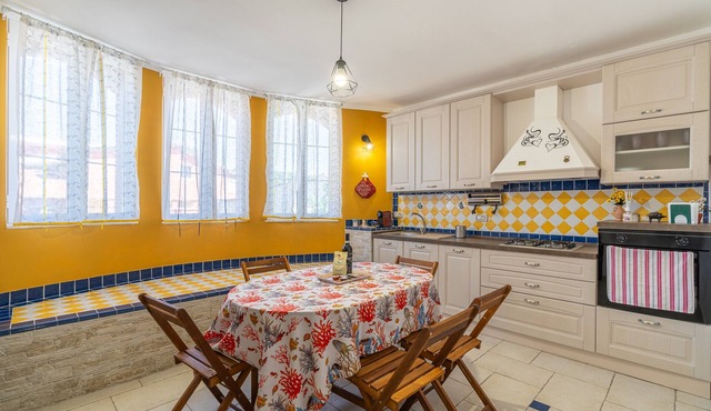 Apartment 'Magnolia' with Pool, Wi-Fi and Air Conditioning