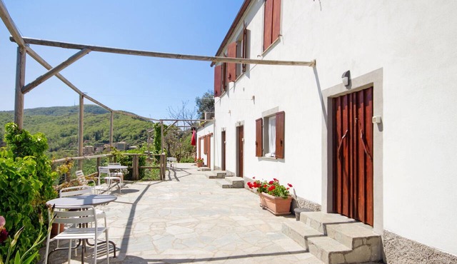 Apartment 'Monolocale Fattorialmare Viola' with Sea View, Shared Terrace & Wi-Fi in Camogli