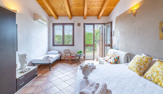 Apartment 'Pathos Retreat Carrubbo' with Shared Pool, Wi-Fi and Air Conditioning