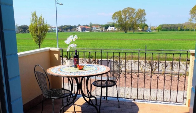 Apartment 'Residence Borgo Dei Fiori D03' with Shared Pool, Private Terrace and Air Conditioning in Jesolo