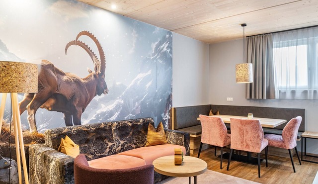 Apartment Steinbock: Modern Alpine Design & Wellness Retreat in Pflach