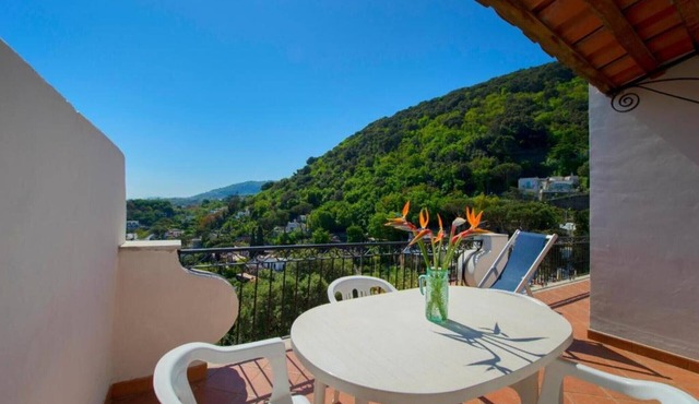 Apartment 'Trilo' with Sea View, Private Terrace and Wi-Fi in Ischia