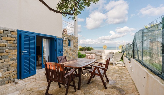 Apartment 'Villino Elvira' with Sea View, Wi-Fi and Air Conditioning