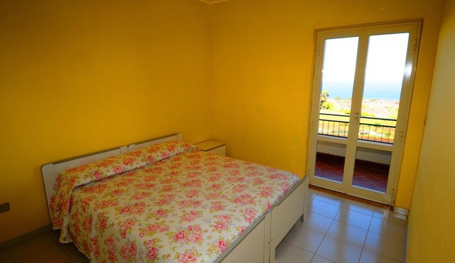 Apartment with sea view, parking space and free wi fi! (n ° 7)