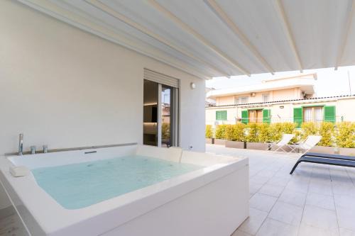 Aphrodite Prestige Penthouse - Sea & Jacuzzi