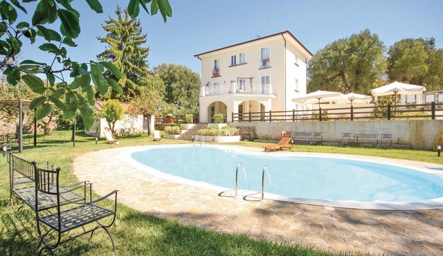 Awesome home in Massa d. Lucania -SA-