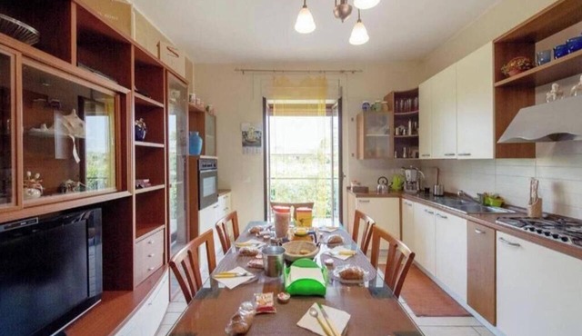 B&B S Home: Double Room with Twin Beds and Shared Bathroom