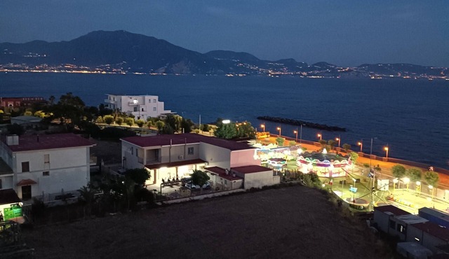 Beachfront - Capri Studio apartment x 2 people on the waterfront with Capri view