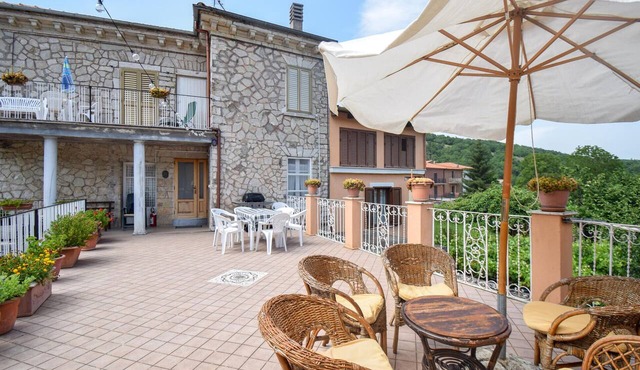 Beautiful apartment in Conca Casale with house a mountain view