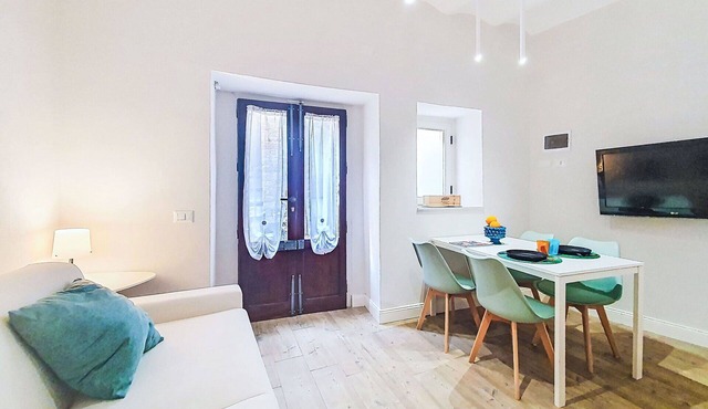 Beautiful apartment for 2 guests with A/C, WIFI, TV and balcony