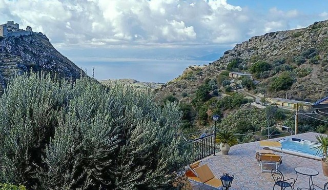 Beautiful home in Motta San Giovanni with WiFi