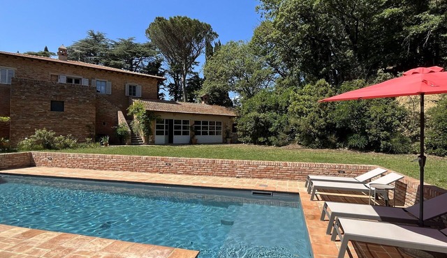 Beautiful private villa for 14 people with hot tub, sauna, WIFI, private pool, TV and pets allowed in Città Della Pieve
