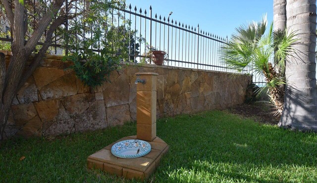 Beautiful private villa for 10 people with private pool, WIFI, A/C, TV, patio and pets allowed