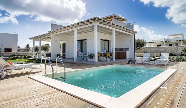 Beautiful private villa for 6 people with A/C, private pool, WIFI, TV, terrace and panoramic view