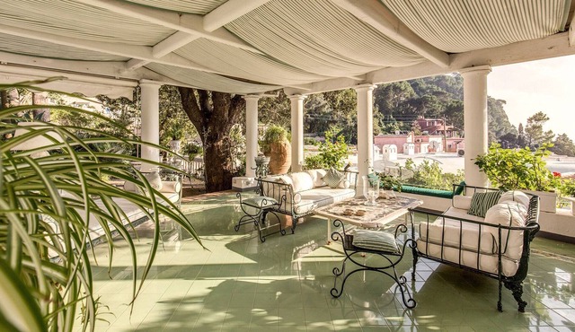 Beautiful private villa for 10 guests with A/C, WIFI, TV and patio