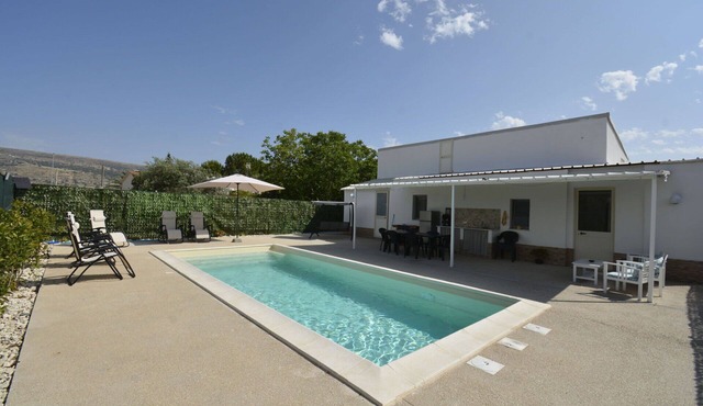Beautiful private villa for 6 people with private pool, A/C, WIFI, patio and pets allowed