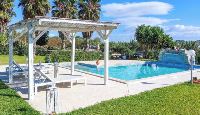 Beautiful private villa with private pool, A/C, WIFI, TV, patio, pets allowed and panoramic view
