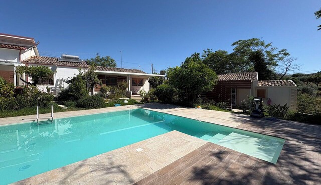 Beautiful villa for 4 people with WIFI, A/C, pool, TV, patio and panoramic view