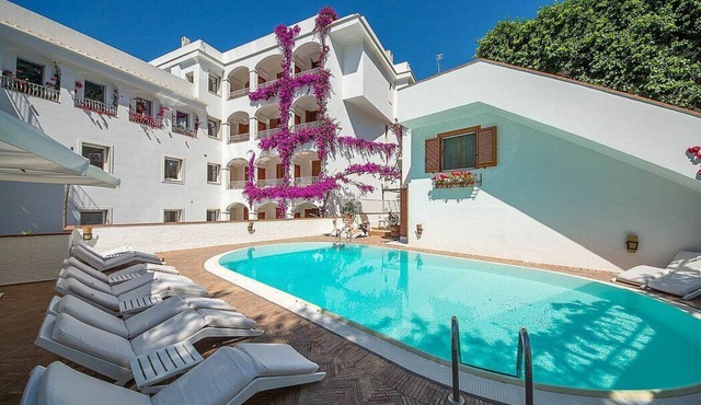 Casa Alloro D: A welcoming apartment located in the center of Minori and a few meters from the sea.