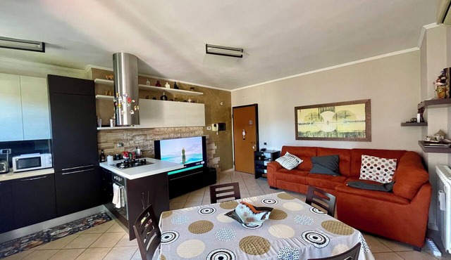 CASA BERTO ANAGNINA: 70-SQUARE-METER APARTMENT WITH PARKING SPACE NEAR THE ANAGNINA METRO STATION in Lazio