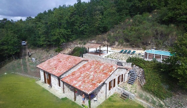 Casa Carina, a cozy cottage w/pool. The ideal locaton for relaxation in Umbria in Collelungo di Baschi