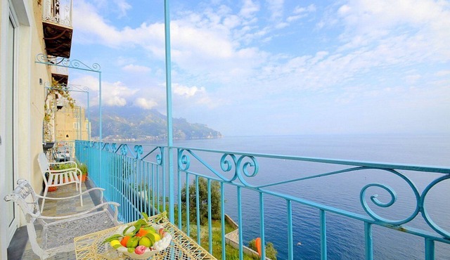 Casa Olivo Marino B: A graceful apartment which faces the sun and the sea, with Free WI-FI.
