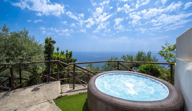 Casa Punta Paradiso - Romantic Seaside Retreat