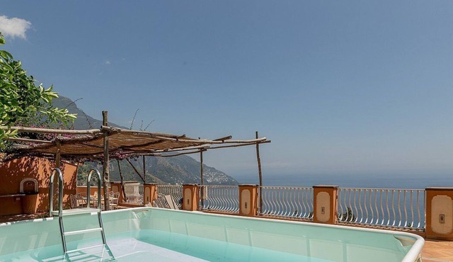 Casa Zenia B: A splendid apartment located on a hillside, facing the sea, with Free WI-FI.