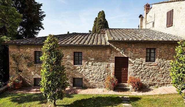 Castagnolo - Panoramic Apartment with Pool for 8 Guests in Gambassi Terme