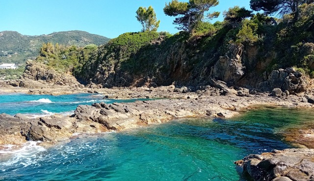 Cefalù La Maddalena 29 Apartment in villa sleeps 5+1, private access to the sea.
