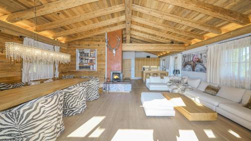 Chalet Bockberg Ski in - Ski out & Whirlpool in Kitzbühel by ONE VILLAS in Kitzbühel