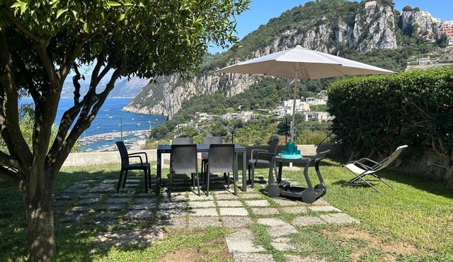 Charming 2 bedrooms, 2 bathroom luxury apartement. Wonderful view on the gulf