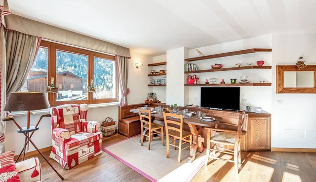 Charming Apartment Close to Cableway, Pré-Saint-Didier, Italy in Pré-Saint-Didier