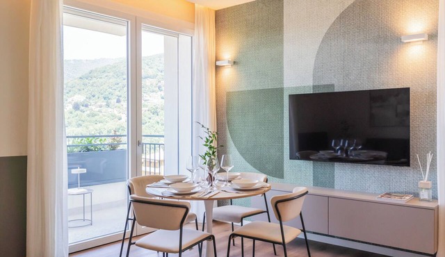 Circle - Erbonne - Two Bedroom Apartment, Sleeps 6 in Como