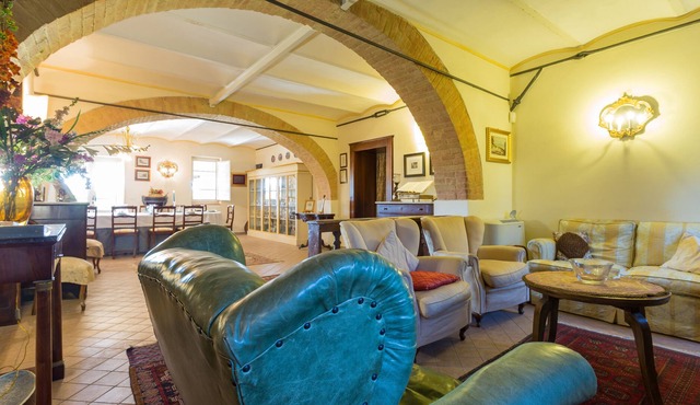 Country house with swimming pool and garden in the green of umbrian countryside in Perugia