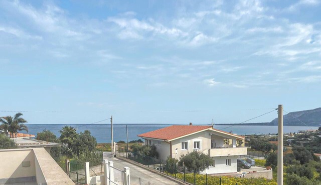 Cozy home in Balestrate with WiFi