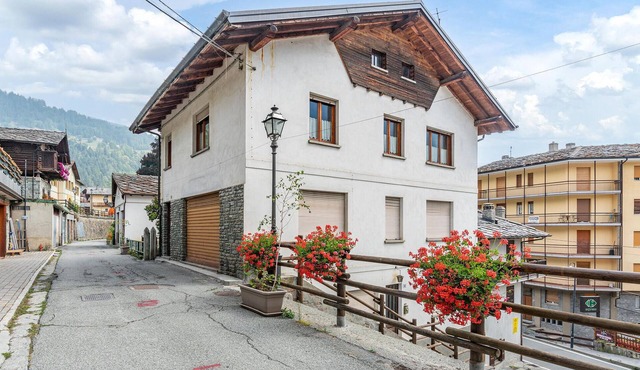Cozy home in Brusson AO with WiFi in Brusson AO
