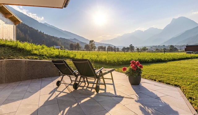Cozy vacation apartment with unobstructed views of the surrounding mountains in Inzing
