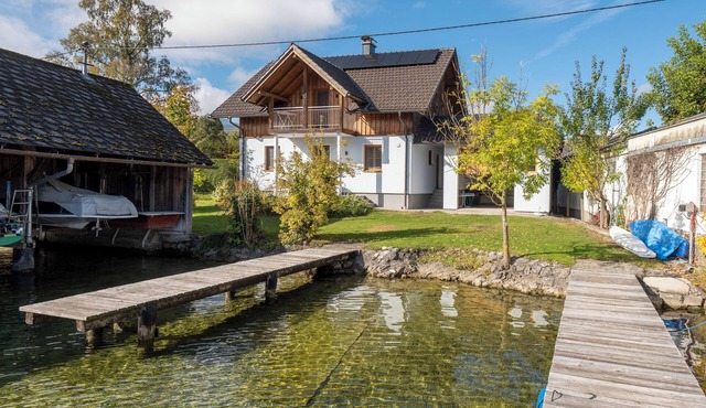 dastraunseehaus - direct lake access in Traunkirchen