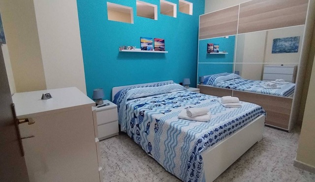 Deluxe, apartment within walking distance of Gallico Marina beach.